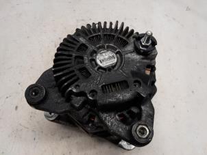 Dynamo van een Nissan Qashqai (J10) 2.0 dCi 4x4 2010