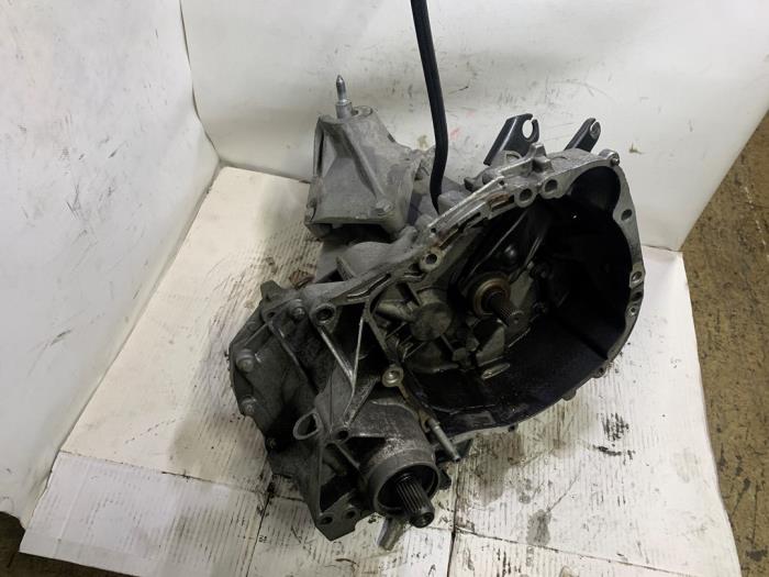 Gebruikte Versnellingsbak Renault Twingo II (CN) 1.2 Prijs € 367,50 Margeregeling aangeboden door Reclycar De Boer BV