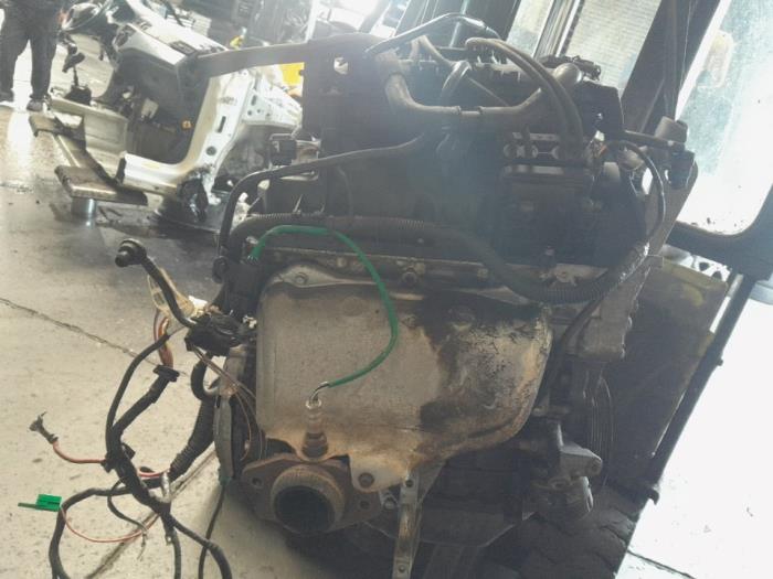 Gebruikte Motor Renault Clio III (BR/CR) 1.2 16V 65 Prijs € 210,00 Margeregeling aangeboden door Reclycar De Boer BV