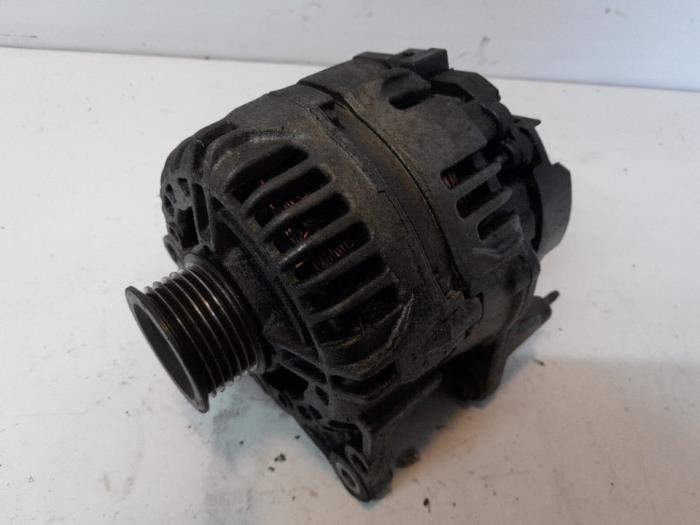 Gebruikte Dynamo Seat Ibiza IV SC (6J1) 1.6 16V Prijs € 36,75 Margeregeling aangeboden door Reclycar De Boer BV
