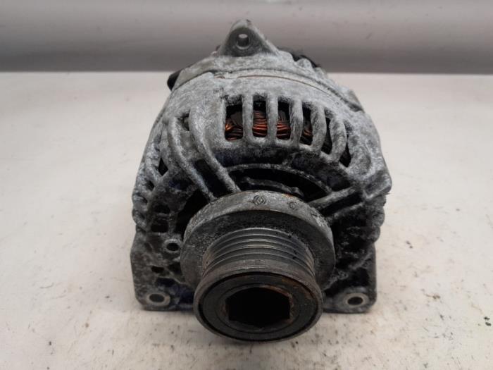 Gebruikte Dynamo Renault Modus/Grand Modus (JP) 1.6 16V Prijs € 37,80 Margeregeling aangeboden door Reclycar De Boer BV