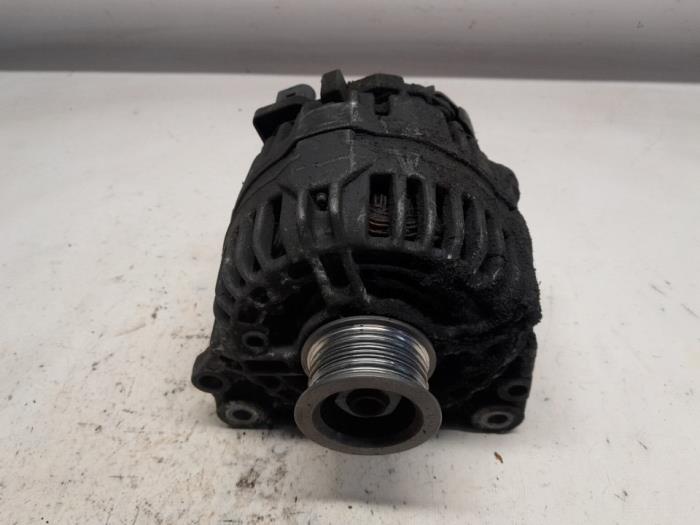 Gebruikte Dynamo Volkswagen Golf V (1K1) 1.6 FSI 16V Prijs € 28,35 Margeregeling aangeboden door Reclycar De Boer BV