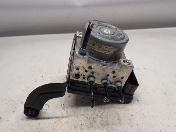 Gebruikte ABS Pomp BMW 1 serie (F20) 118d 2.0 16V Prijs € 128,10 Margeregeling aangeboden door Reclycar De Boer BV