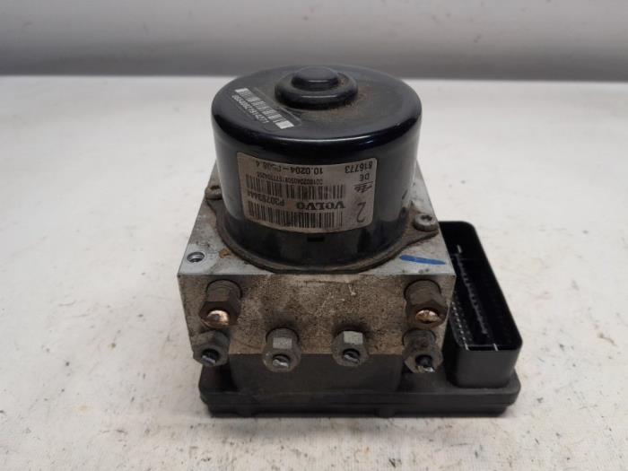 Gebruikte ABS Pomp Volvo V70 (SW) 2.4 D5 20V Prijs € 94,50 Margeregeling aangeboden door Reclycar De Boer BV