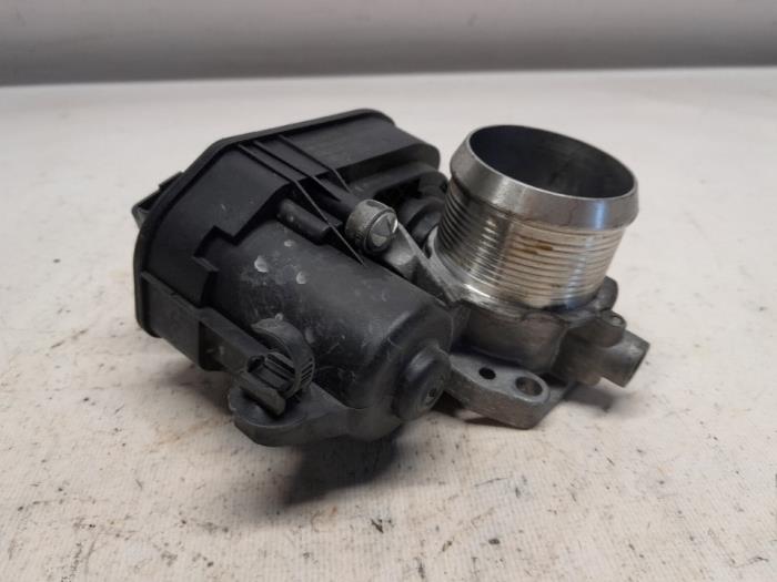 Gebruikte Gasklephuis Opel Corsa F (UB/UH/UP) 1.2 Turbo 12V 100 Prijs € 44,10 Margeregeling aangeboden door Reclycar De Boer BV