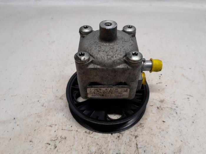 Gebruikte Servopomp Volvo V70 (SW) 2.4 D5 20V Prijs € 73,50 Margeregeling aangeboden door Reclycar De Boer BV