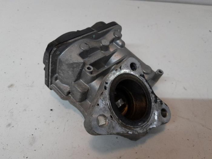 Gebruikte Uitlaat gasklep (EGR) Renault Captur I (2R) 1.5 Energy dCi 110 FAP Prijs € 37,80 Margeregeling aangeboden door Reclycar De Boer BV