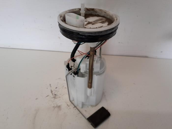 Gebruikte Tank element Pomp Volkswagen Up! (121) 1.0 12V EcoFuel Prijs € 31,50 Margeregeling aangeboden door Reclycar De Boer BV
