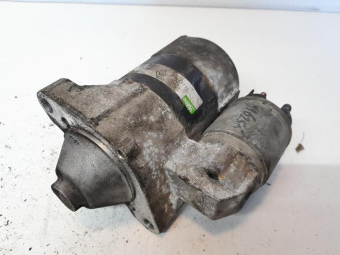 Gebruikte Startmotor Renault Clio III (BR/CR) 1.2 16V TCe 100 Prijs € 23,10 Margeregeling aangeboden door Reclycar De Boer BV