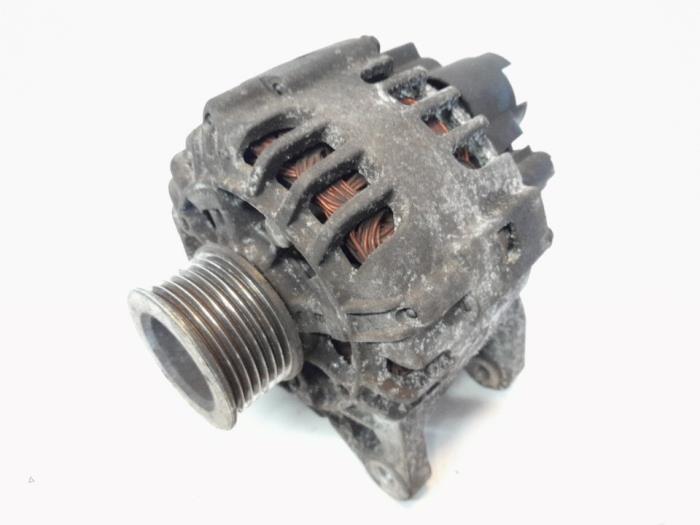 Gebruikte Dynamo Renault Clio III (BR/CR) 1.2 16V TCe 100 Prijs € 34,65 Margeregeling aangeboden door Reclycar De Boer BV