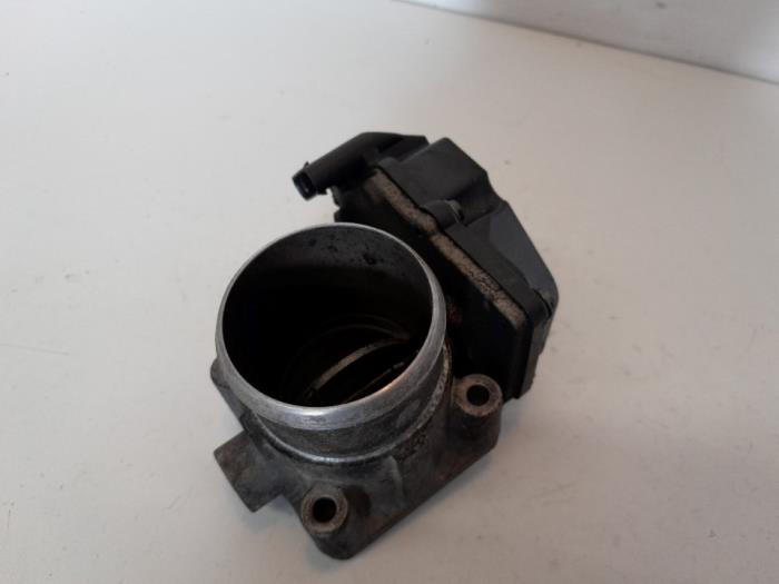 Gebruikte Gasklephuis Hyundai i40 CW (VFC) 1.7 CRDi 16V Prijs € 33,60 Margeregeling aangeboden door Reclycar De Boer BV