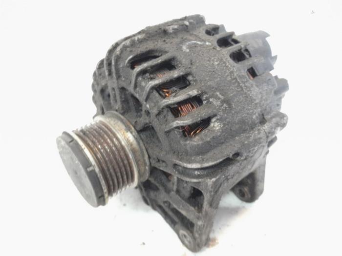 Gebruikte Dynamo Renault Megane III Berline (BZ) 1.5 dCi 110 Prijs € 46,20 Margeregeling aangeboden door Reclycar De Boer BV