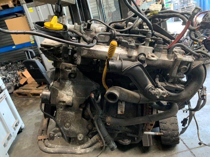 Gebruikte Motor Renault Clio III (BR/CR) 1.2 16V TCe 100 Prijs € 262,50 Margeregeling aangeboden door Reclycar De Boer BV