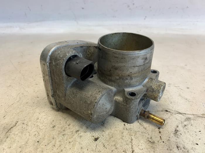 Gebruikte Gasklephuis Renault Megane III Berline (BZ) 1.6 16V Prijs € 33,60 Margeregeling aangeboden door Reclycar De Boer BV