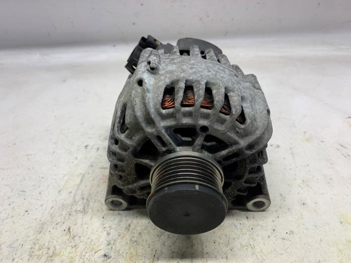 Gebruikte Dynamo Peugeot 308 (L3/L8/LB/LH/LP) 1.2 12V VTi PureTech 82 Prijs € 49,35 Margeregeling aangeboden door Reclycar De Boer BV