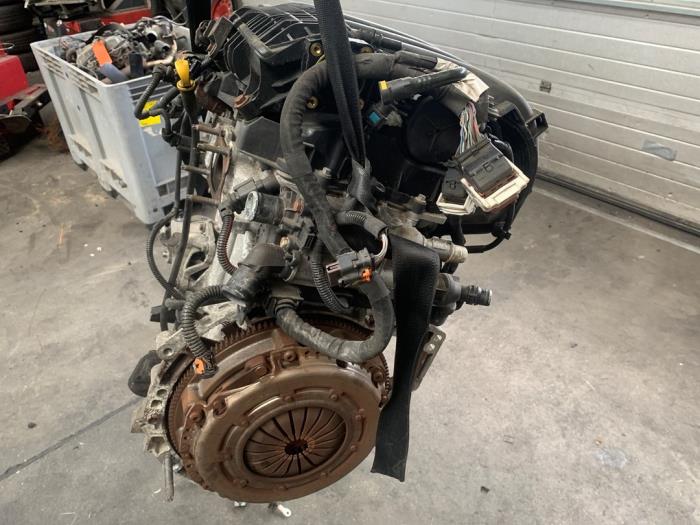 Motor van een Peugeot 308 (L3/L8/LB/LH/LP) 1.2 12V VTi PureTech 82 2014