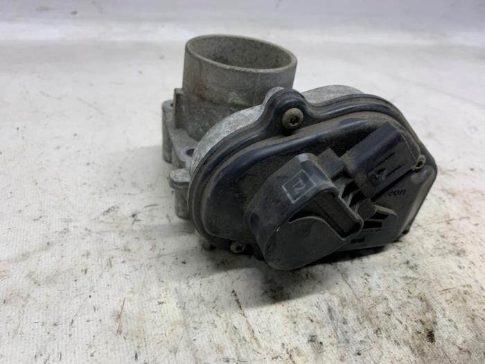Gebruikte Gasklephuis Ford Fiesta 5 (JD/JH) 1.25 16V Prijs € 28,35 Margeregeling aangeboden door Reclycar De Boer BV