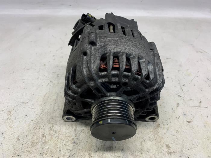 Gebruikte Dynamo Peugeot 208 I (CA/CC/CK/CL) 1.2 Vti 12V PureTech 82 Prijs € 66,15 Margeregeling aangeboden door Reclycar De Boer BV