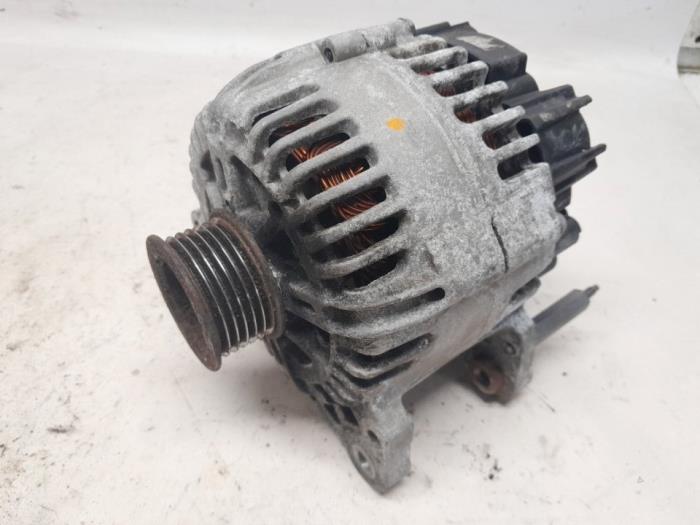 Gebruikte Dynamo Volkswagen Eos (1F7/F8) 1.6 FSI 16V Prijs € 31,50 Margeregeling aangeboden door Reclycar De Boer BV