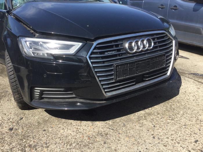 Gebruikte Voorbumper Audi A3 Sportback (8VA/8VF) 1.4 TFSI 16V e-tron Prijs € 551,25 Margeregeling aangeboden door Reclycar De Boer BV