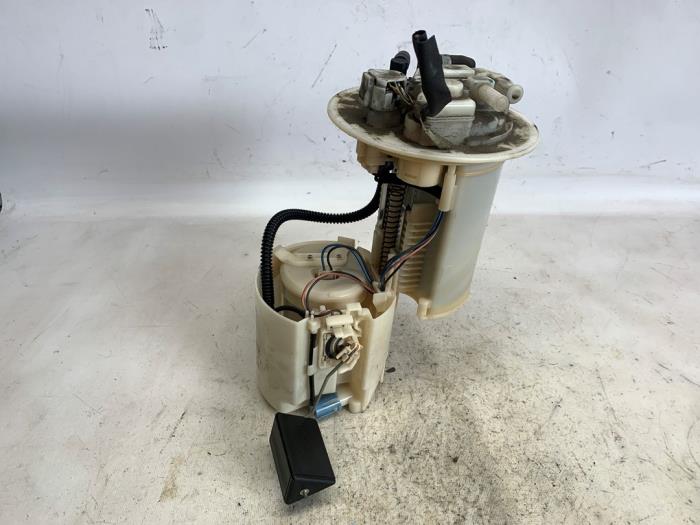 Gebruikte Tank element Pomp Toyota Verso 1.6 16V VVT-i Prijs € 78,75 Margeregeling aangeboden door Reclycar De Boer BV