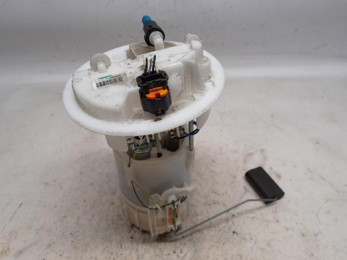 Gebruikte Tank element Pomp Opel Crossland (X) 1.2 12V Prijs € 44,10 Margeregeling aangeboden door Reclycar De Boer BV