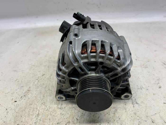 Gebruikte Dynamo Opel Crossland (X) 1.2 12V Prijs € 71,40 Margeregeling aangeboden door Reclycar De Boer BV