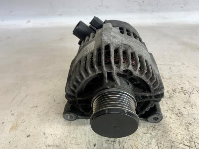 Gebruikte Dynamo Peugeot 308 SW (L4/L9/LC/LJ/LR) 1.2 12V e-THP PureTech 110 Prijs € 42,00 Margeregeling aangeboden door Reclycar De Boer BV