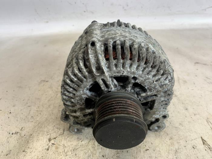 Gebruikte Dynamo Volkswagen Passat Variant (3C5) 1.9 TDI Prijs € 37,80 Margeregeling aangeboden door Reclycar De Boer BV