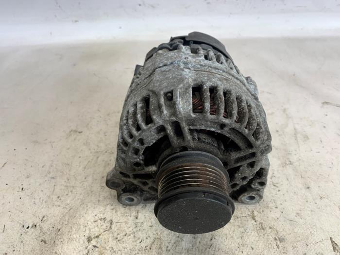 Gebruikte Dynamo Volkswagen Caddy II (9K9A) 1.9 SDI Prijs € 37,80 Margeregeling aangeboden door Reclycar De Boer BV