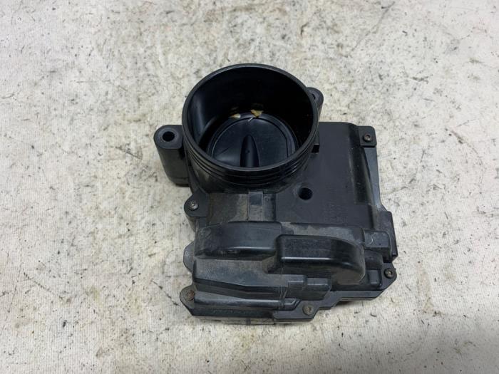 Gebruikte Gasklephuis Peugeot 207/207+ (WA/WC/WM) 1.4 16V VTi Prijs € 37,80 Margeregeling aangeboden door Reclycar De Boer BV