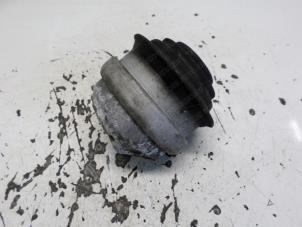 Gebruikte Motorsteun Mercedes C (W202) 2.4 C-240 V6 18V Prijs € 15,75 Margeregeling aangeboden door Reclycar De Boer BV