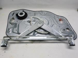 Gebruikte Ruitmechaniek 4Deurs rechts-voor Volvo V50 (MW) 2.0 D 16V Prijs € 26,25 Margeregeling aangeboden door Reclycar De Boer BV