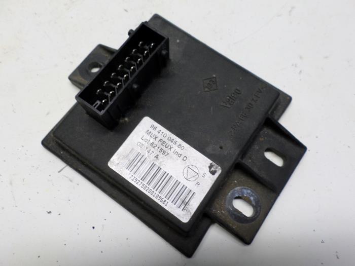 Gebruikte Computer Verlichting Peugeot 607 (9D/U) 2.2 16V Prijs € 78,75 Margeregeling aangeboden door Reclycar De Boer BV