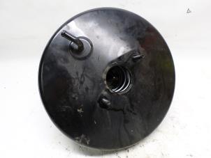 Gebruikte Rembooster Renault Koleos I 2.5 16V Prijs € 21,00 Margeregeling aangeboden door Reclycar De Boer BV