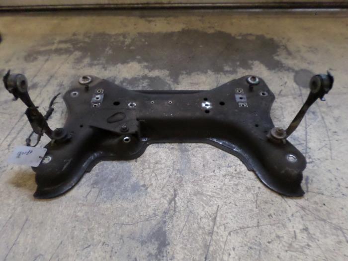 Gebruikte Subframe Opel Vivaro 1.9 DI Prijs € 26,25 Margeregeling aangeboden door Reclycar De Boer BV