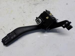Gebruikte Richtingaanwijzer Schakelaar Volkswagen Touran (1T1/T2) 1.9 TDI 90 Prijs € 26,25 Margeregeling aangeboden door Reclycar De Boer BV