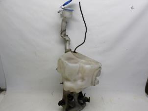 Gebruikte Ruitensproeiertank voor Seat Alhambra (7V8/9) 1.9 TDi 115 Prijs € 21,00 Margeregeling aangeboden door Reclycar De Boer BV