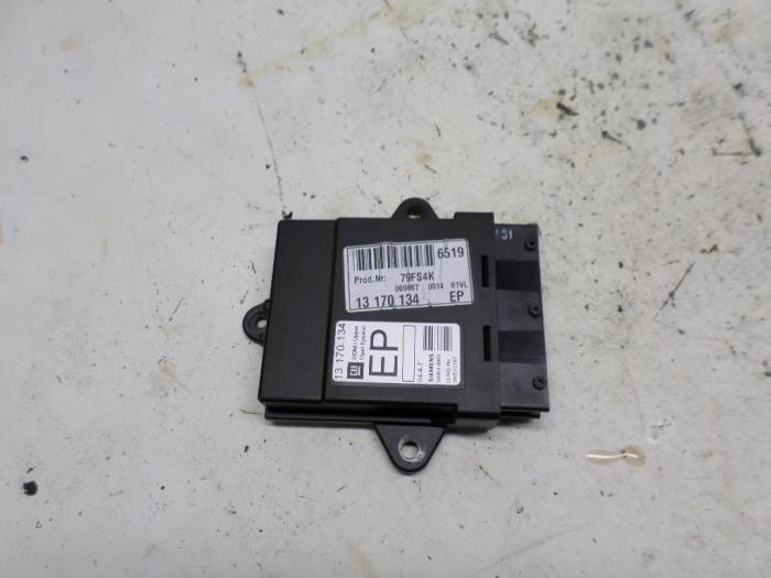 Gebruikte Sam module Opel Vectra C Caravan 3.0 CDTI V6 24V Prijs € 26,25 Margeregeling aangeboden door Reclycar De Boer BV