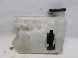 Gebruikte Ruitensproeiertank voor Renault Twingo (C06) 1.2 16V Prijs € 21,00 Margeregeling aangeboden door Reclycar De Boer BV