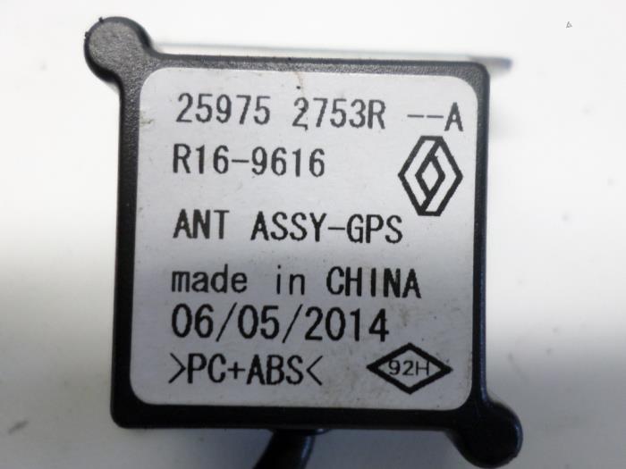 GPS Antenne van een Renault Clio IV (5R) 0.9 Energy TCE 90 12V 2014