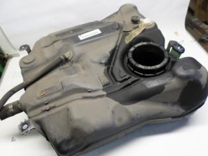 Gebruikte Tank Volvo S40 (MS) 2.0 D 16V Prijs € 52,50 Margeregeling aangeboden door Reclycar De Boer BV