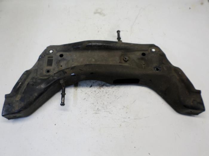 Gebruikte Subframe Volkswagen Polo IV (9N1/2/3) 1.4 16V Prijs € 26,25 Margeregeling aangeboden door Reclycar De Boer BV