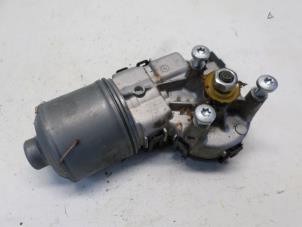 Gebruikte Ruitenwissermotor voor Dacia Logan MCV (KS) 1.6 16V Prijs € 21,00 Margeregeling aangeboden door Reclycar De Boer BV