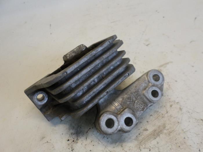 Gebruikte Motorsteun Peugeot 207/207+ (WA/WC/WM) 1.6 16V VTi Prijs € 26,25 Margeregeling aangeboden door Reclycar De Boer BV