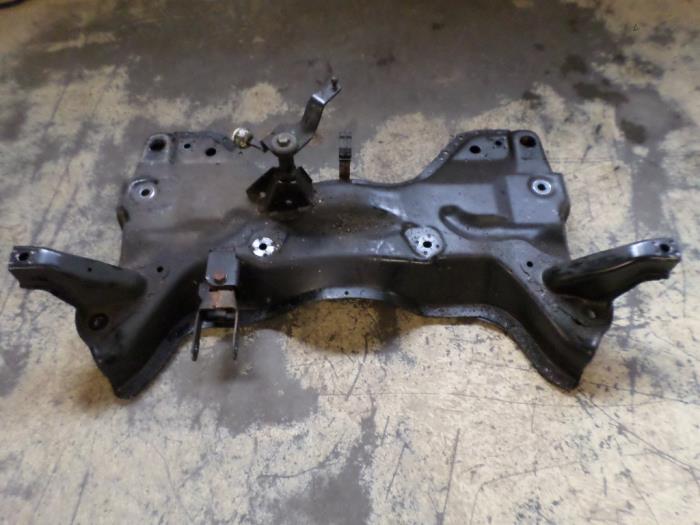 Gebruikte Subframe Peugeot 206+ (2L/M) 1.4 XS Prijs € 26,25 Margeregeling aangeboden door Reclycar De Boer BV