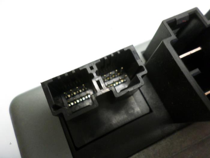 Stuurbekrachtiging Computer van een Renault Twingo II (CN) 1.5 dCi 90 FAP 2011