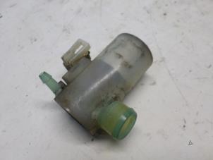 Gebruikte Ruitensproeierpomp voor Suzuki Swift (ZA/ZC/ZD1/2/3/9) 1.3 VVT 16V Prijs € 15,75 Margeregeling aangeboden door Reclycar De Boer BV
