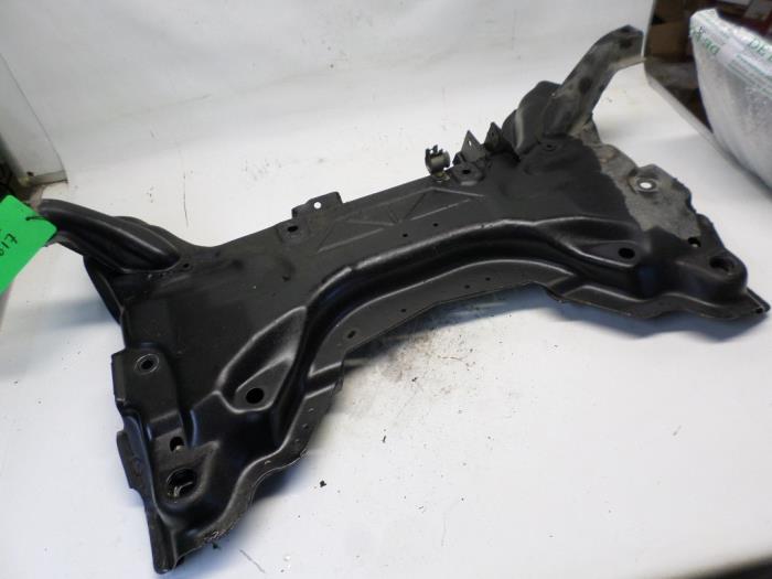 Subframe van een Peugeot 307 (3A/C/D) 1.6 16V 2002