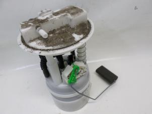 Gebruikte Tank element Pomp Renault Twingo II (CN) 1.2 16V Prijs € 26,25 Margeregeling aangeboden door Reclycar De Boer BV